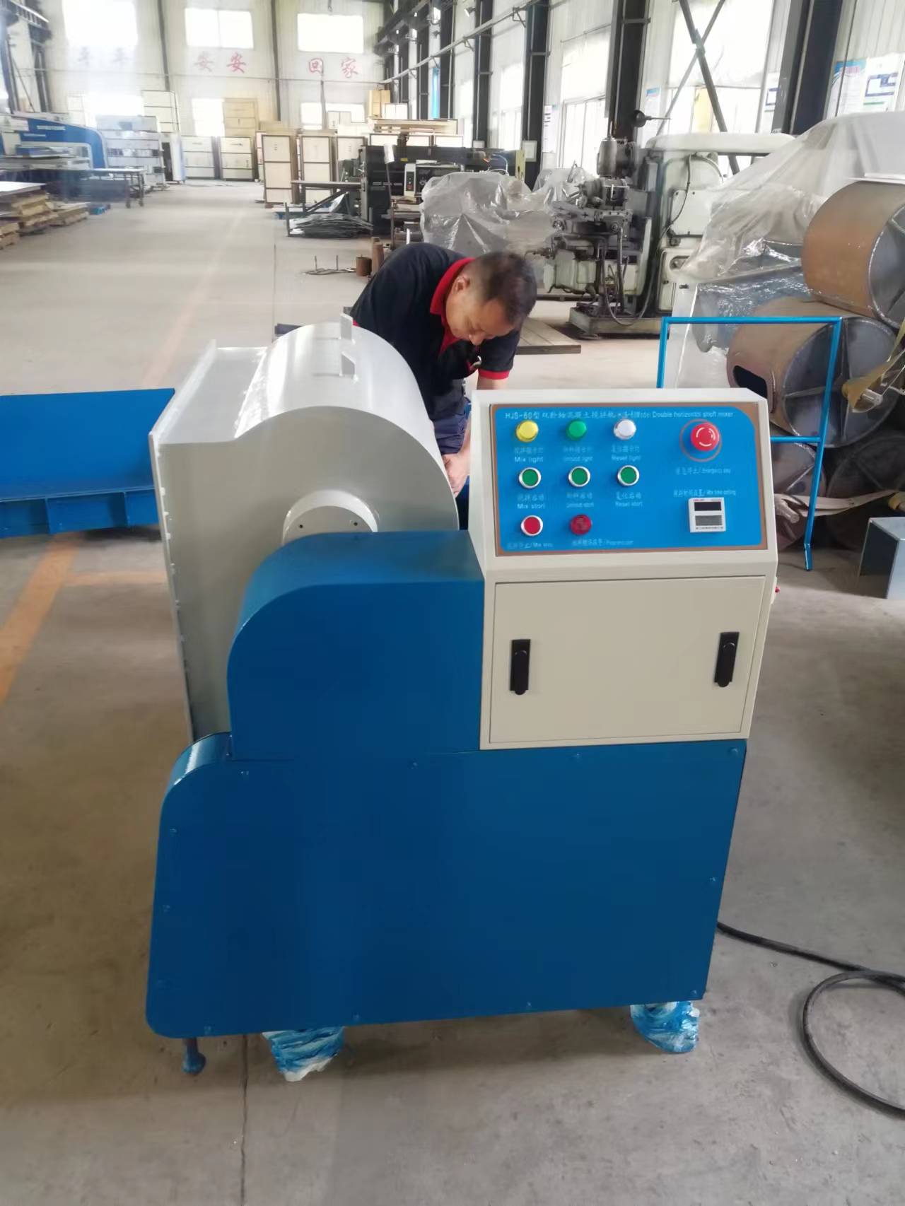 မော်တော်ဆိုင်ကယ်ဓာတ်ခွဲခန်းကွန်ကရစ်ရောနှော